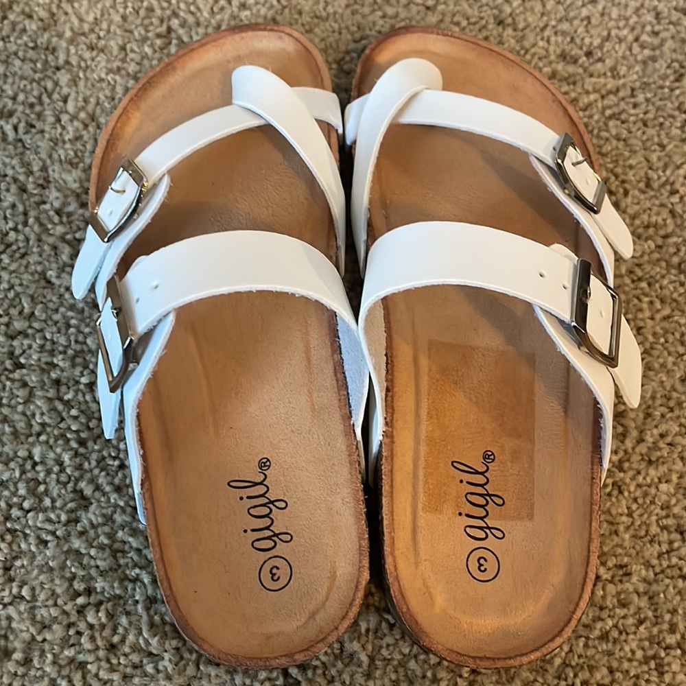 Gigil Size 3 NEW never worn white sandals